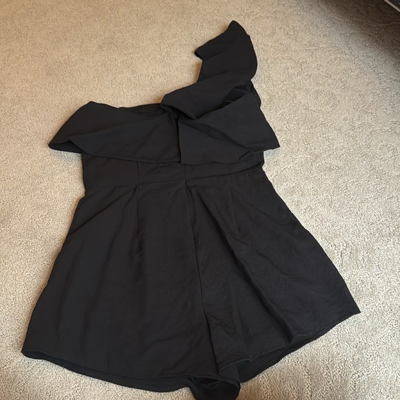 Lulus black one shoulder romper.  Size small.  Tags removed but never worn. - Picture 2 of 2